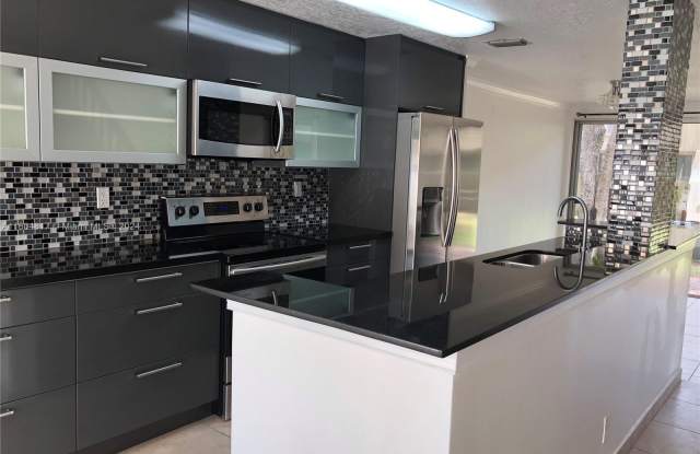 836 NW 82nd Ave