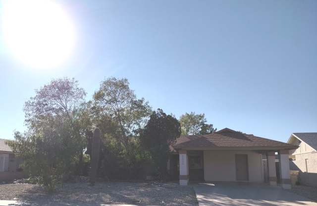 **$500.00 OFF FIRST MONTHS RENT AT MOVE IN**NO HOA- **NEW INTERIOR PAINT AND NEW FLOORING THROUGHOUT!**