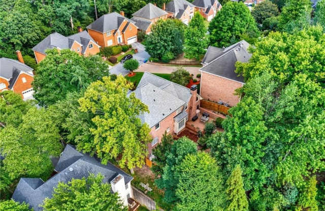 2448 Kings Arms Drive NE