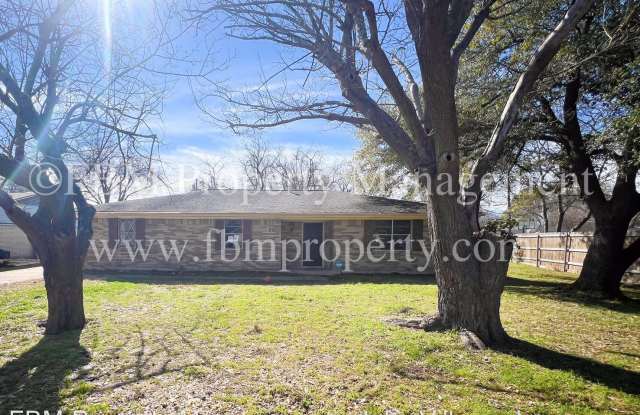 211 Stonegate St. - 211 Stonegate Drive, Terrell, TX 75160