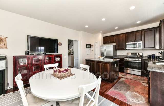 321 Pink Azalea Ter SE