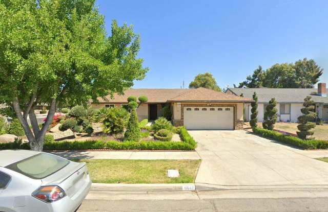 Great home in Fresno, Gorgeous Landscaping!