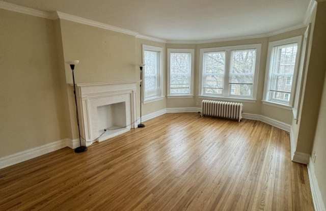 2221 W Arthur Avenue