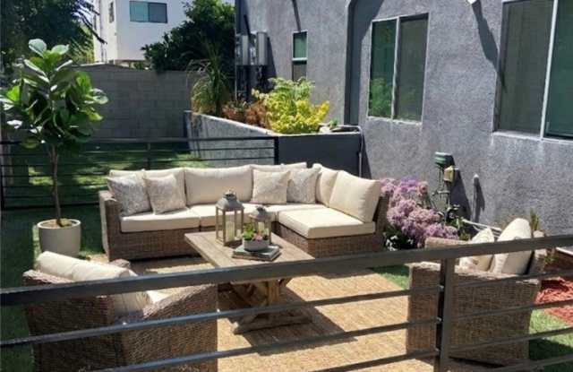 Photo of 11516 Emelita Street