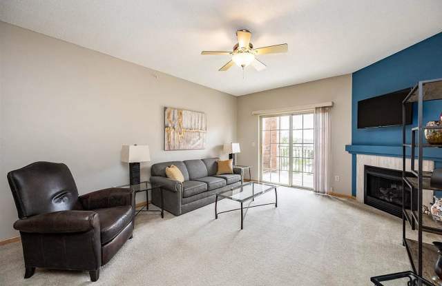 2 Bedroom, 2 Bath Condiminium on Iowa City West Side!!