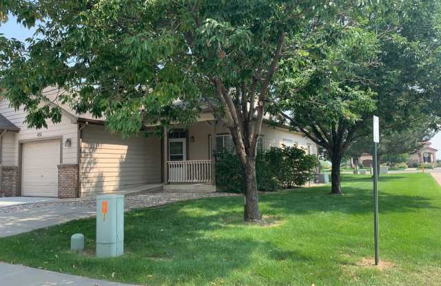 Beautiful 2 Bedroom + Loft End Unit Townhome in Loveland!