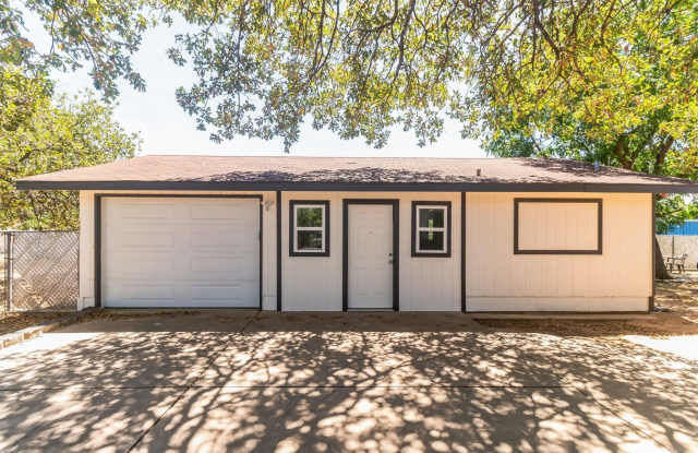 Photo of 124 E Castlebriar Drive