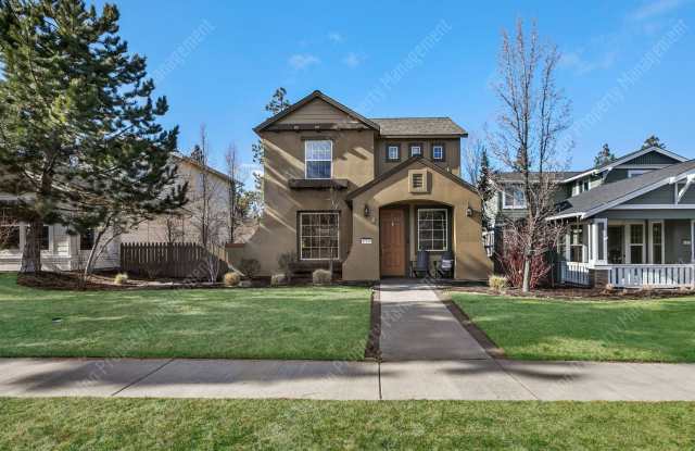 **UNFURNISHED** Charming and unique 2 BR in an upscale west Bend neighborhood