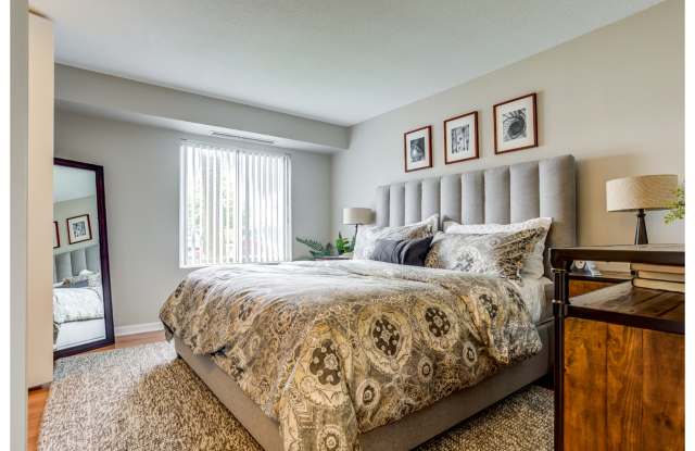 Twin Lake Towers Apartments