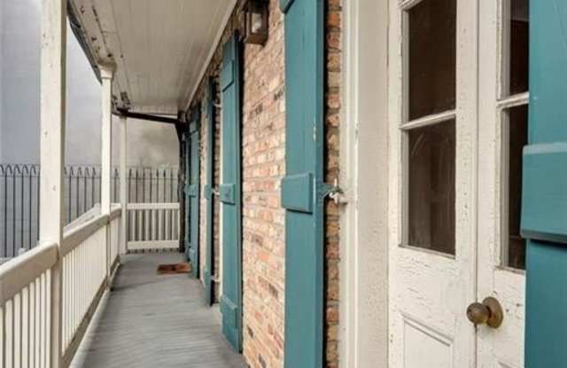 527 BURGUNDY Street 5