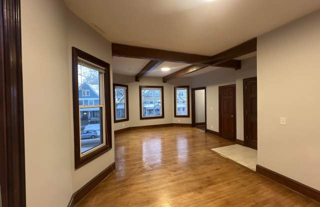 1908 East Webster Pl - Upper