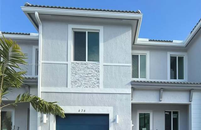 Photo of 676 SE 14th St