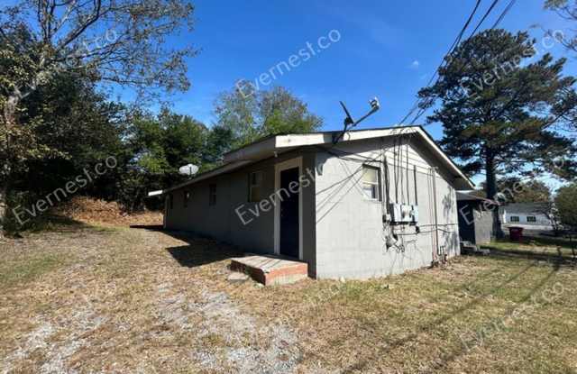 1077 Jessamine St