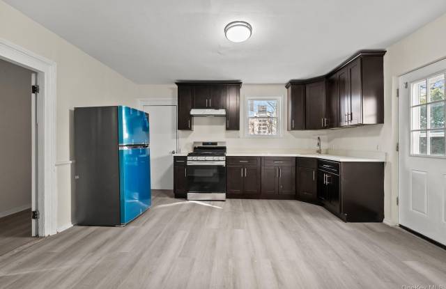 11 Lafayette Place unit: 1