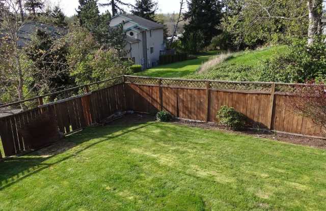 Large 6-Bedroom Home in Samish with a Fenced Yard