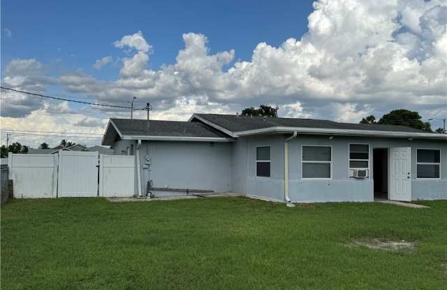 2328 Country Club Boulevard