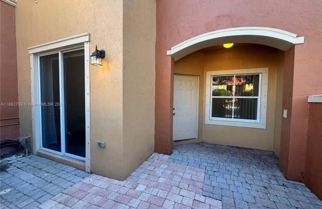 5004 S Harbor Isles Dr