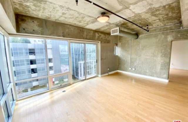 645 W 9th St unit: 620