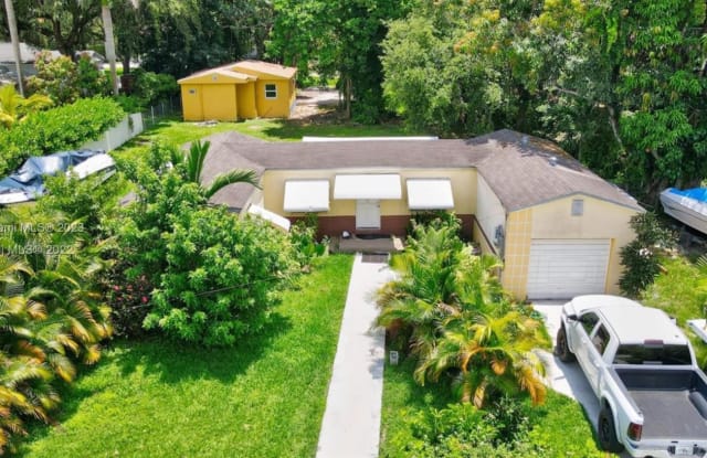 454 NE 152nd St - 454 Northeast 152nd Street, Golden Glades, FL 33162