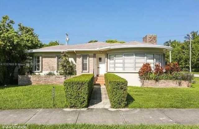 2502 Prairie Ave
