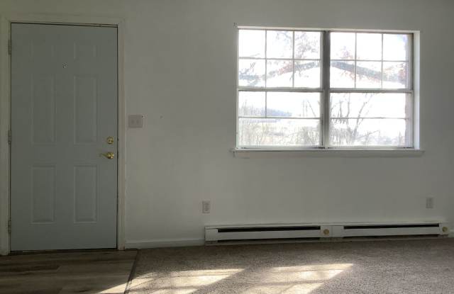 Newly Renovated - 3 Bed/2 Bath Townhouse - Available 06/04/2026