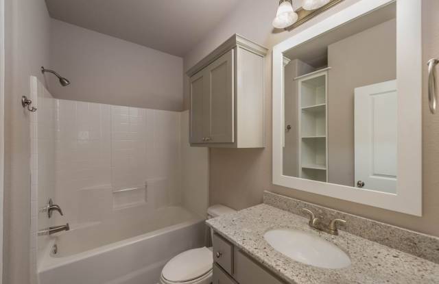 Spacious 5 Bed, 5.5 Bath with Beautiful Features