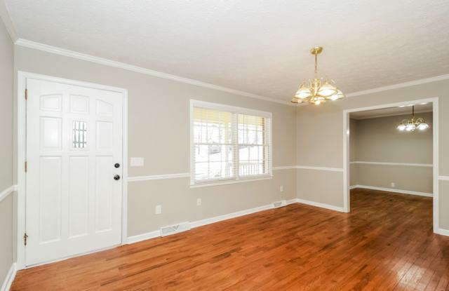 302 Ridgedale Drive Southeast