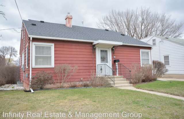 1303 8-1/2 St SE