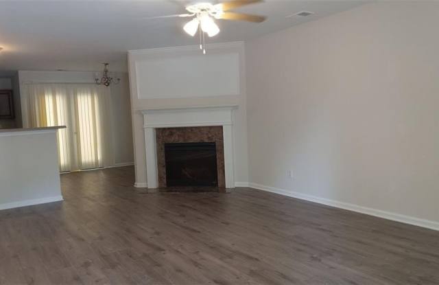 755 CRESTWELL Circle SW