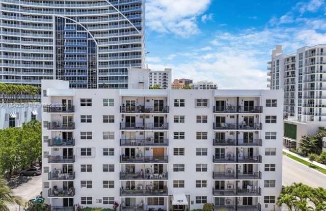 Photo of 3000 Riomar St