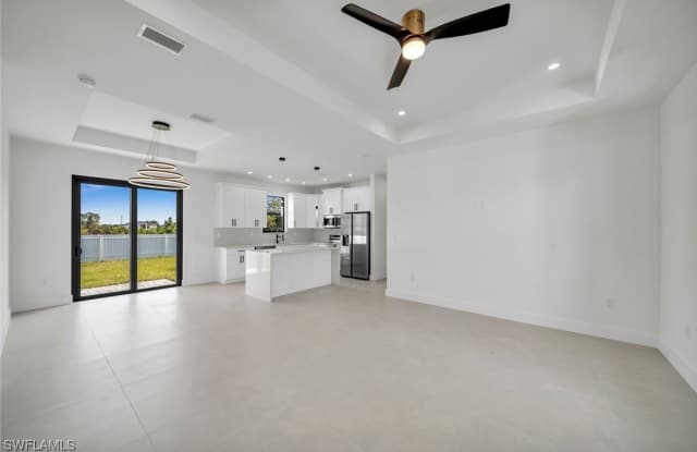 815 Bell Boulevard S