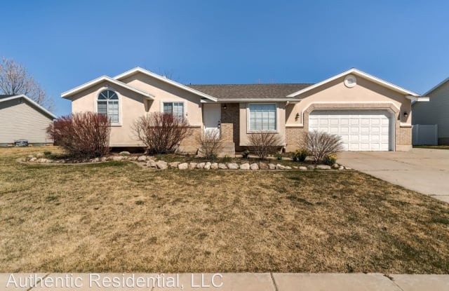 2422 W 2150 S - 2422 West 2150 South, Syracuse, UT 84075