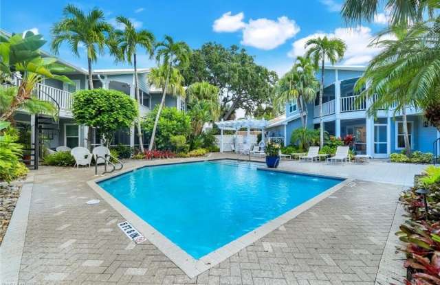 376 3rd St S unit: 102