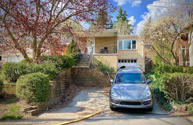 8/1 Modern home next to CMU. Secluded Street. Garage. Yard - 35 Unger Lane, Pittsburgh, PA 15217