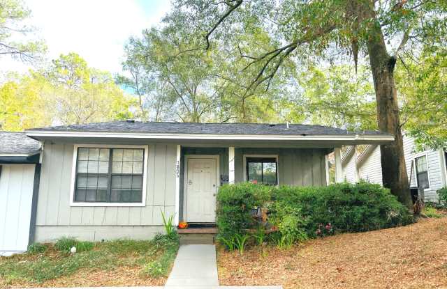 Photo of LOVELY 2/2 w/ Stainless Steel Appliances, No Carpet,  Large Privacy Fenced Yard! Mins from FSU/TCC! Avail February 1st for $1250/month!