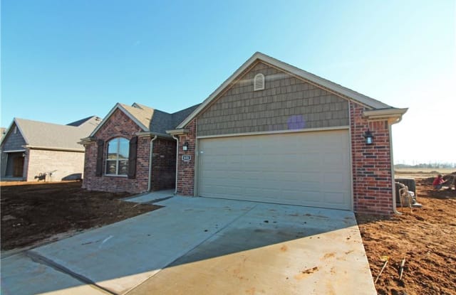 631 Holly  ST - 631 Holly St, Centerton, AR 72719