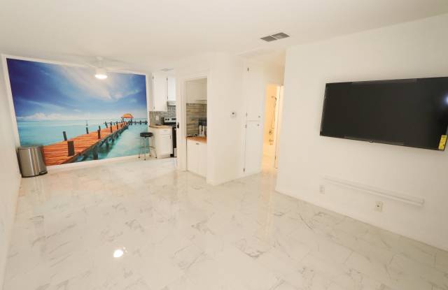 751 N Los Felices Circle W unit: M109