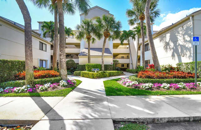 318 Oak Harbour Drive