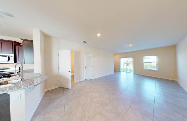 3 BR/ 2.5 Bath TOWNHOME- Waterford Lakes! ** COMING SOON **