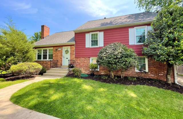 Photo of Gorgeous 4 Bed 2 Bath Single Family Home With Spacious Yard In Vibrant Waynewood