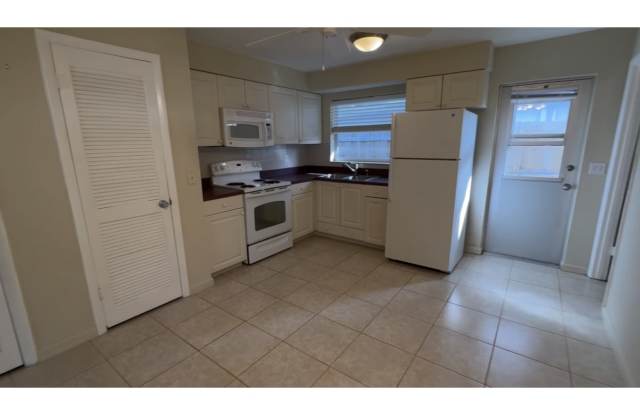 537 Southwest 34th Terrace