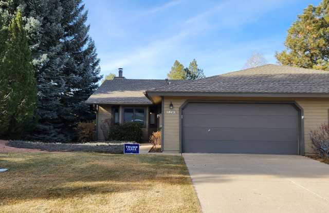 Short-term LEASE- Fully Furnished Townhome in Country Club