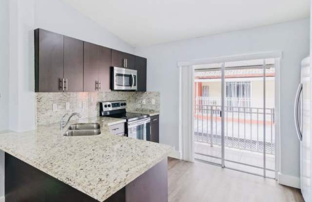 11043 W Okeechobee Rd