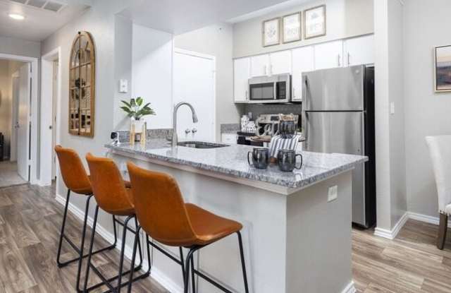 Villa de Sendero Apartments
