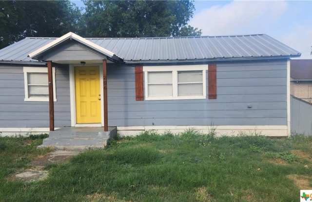 206 E Reagan Avenue