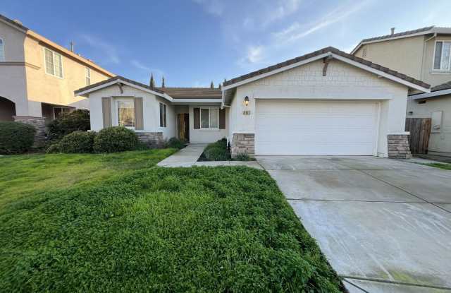 Residential 3 bed 2 bath in Elk grove