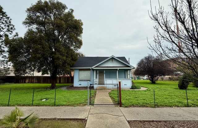 2 Bedroom 1 Bath House For Rent!