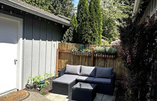 Charming Forest Escape 2BR House in Olympia