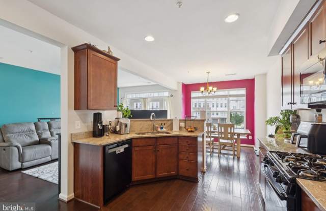 42227 CANARY GRASS Square