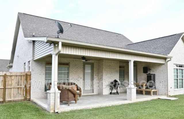 110 Hallhill Court